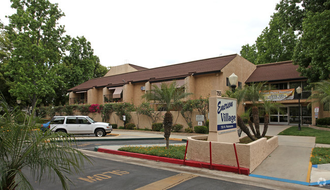 Building Photo - Emerson Village