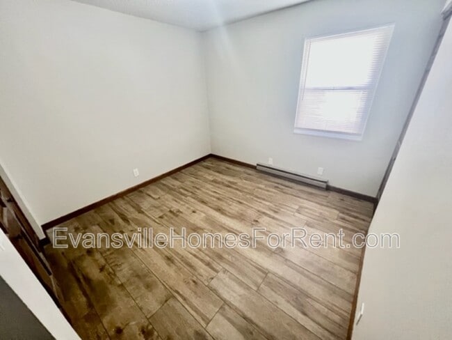Building Photo - 849 Stanley Ave