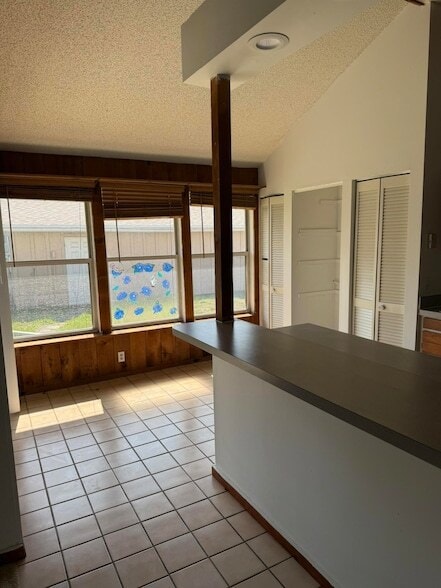 Building Photo - 5014 Palm Dr