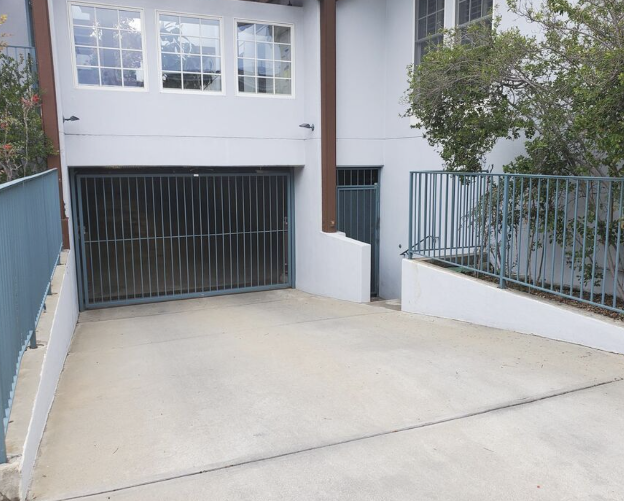 Garage Entrance - 1144 Yale St
