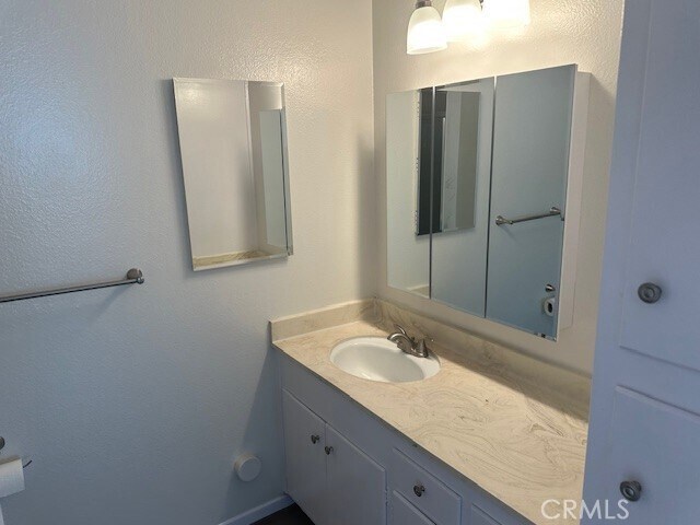 Building Photo - 1201 N California St