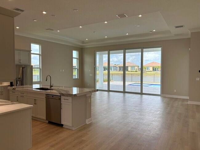 Building Photo - 11243 SW Pietra Wy