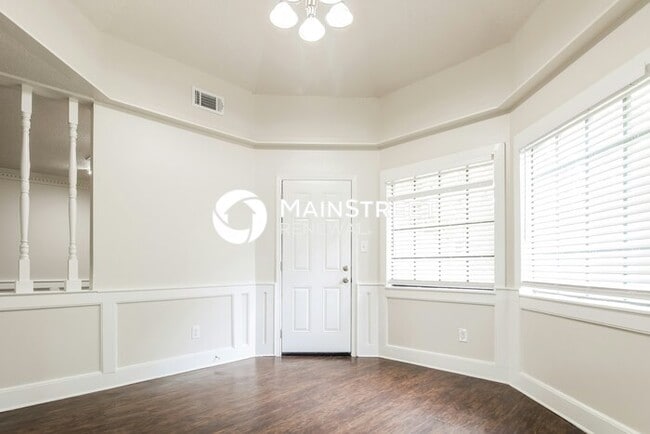 Building Photo - 4 Bedroom Pet-Friendly Home in Cordova, TN with Main Street Renewal