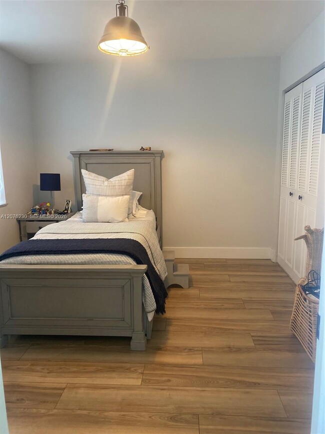 Building Photo - 9420 Poinciana Pl