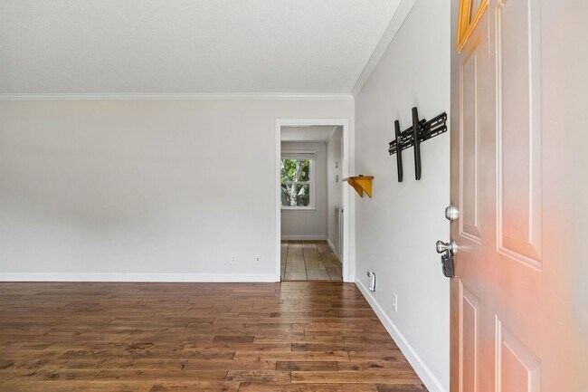 Building Photo - Pet Friendly Four Bedroom with Basement!