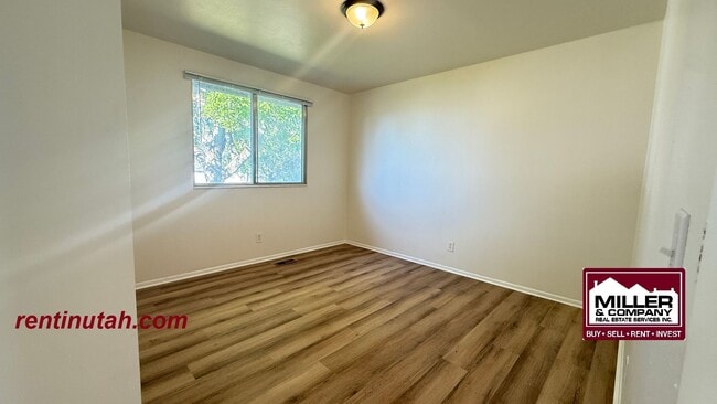 Building Photo - Newly Updated West Valley Rambler!