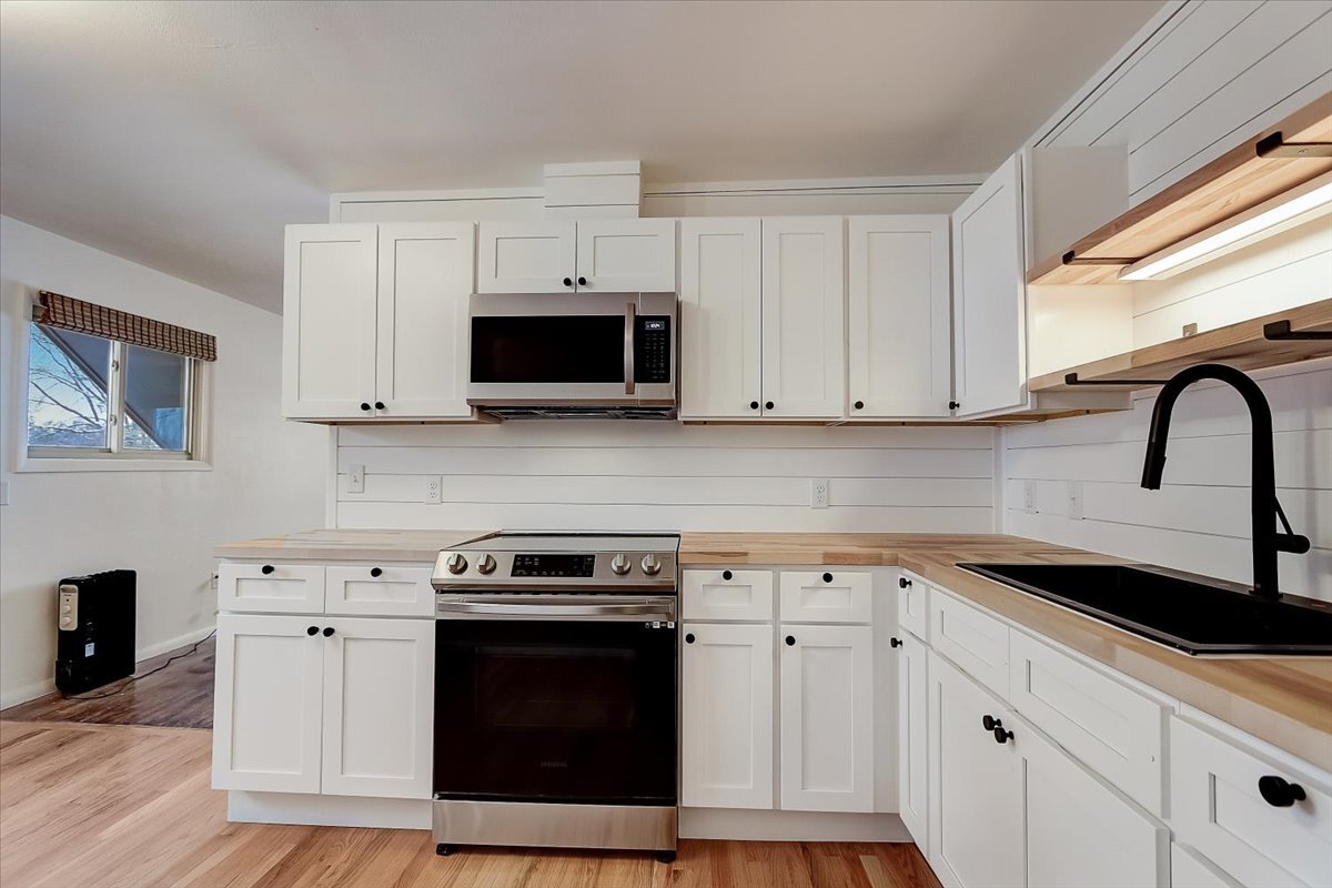 Kitchen - 1719 Carver St