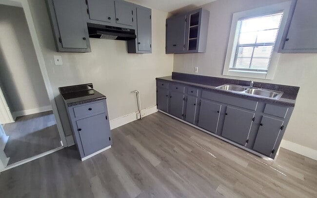 Building Photo - 858 Alaska St