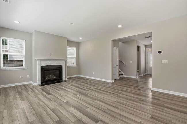 Building Photo - 313 Summer Ranch Dr