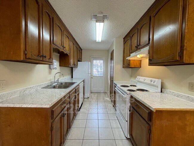 Building Photo - 10642 Stanley Aubin Ln