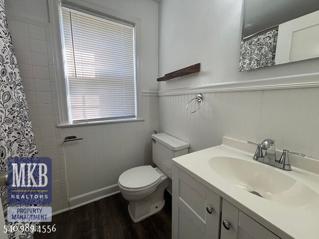 Building Photo - 2 Bedrooms, 1 Bath Condo located in South ...