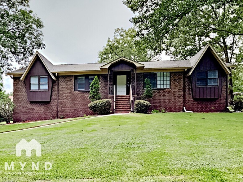Primary Photo - 204 Moon Cir