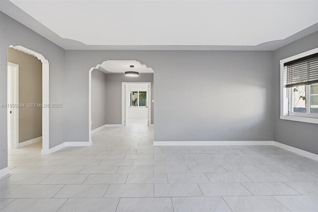 Building Photo - 2120 SW 16th St