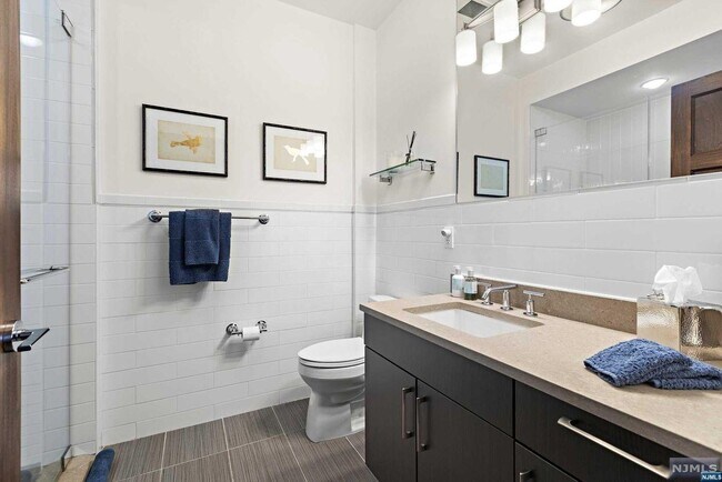 Building Photo - 9 Somerset Ln