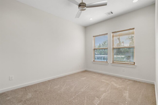 Building Photo - 5710 Elysian St
