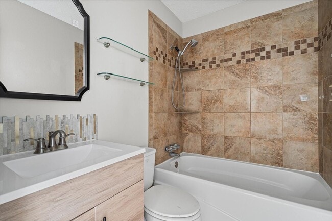 Building Photo - JUST LISTED!