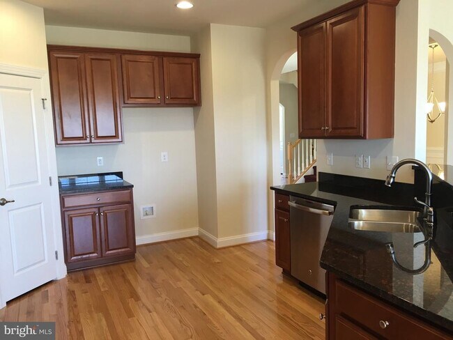 Building Photo - 315 Quarry Point Rd