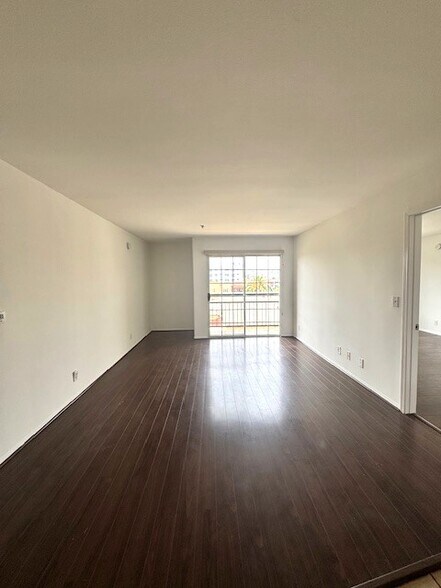 Building Photo - 3861 Vinton Ave