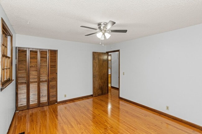 Building Photo - 2909 Cherry Hills Dr