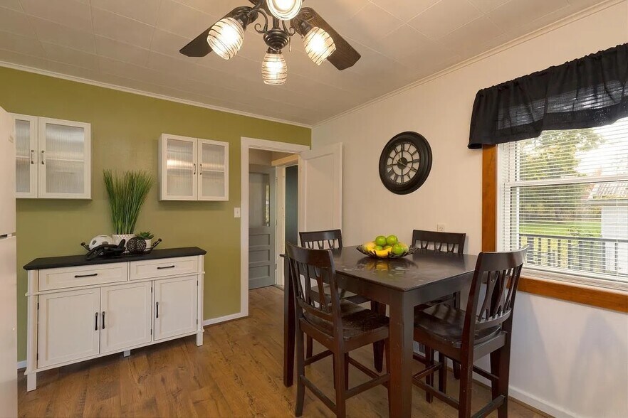 Building Photo - 241 Carrington Ave