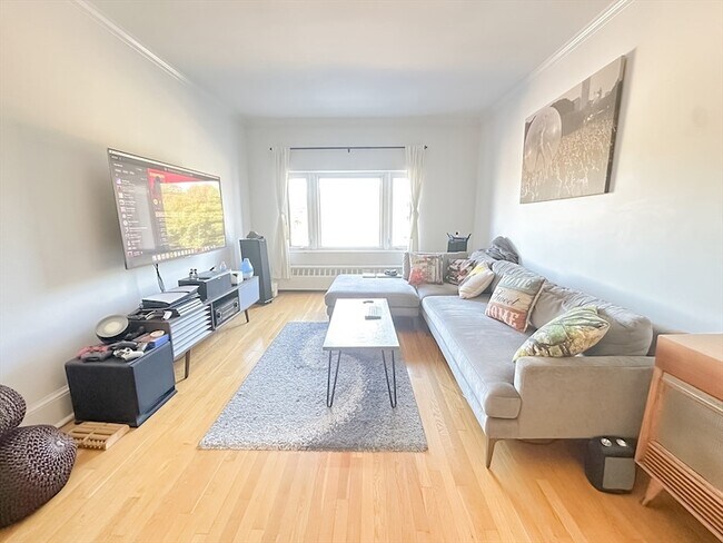 Primary Photo - 520 Beacon St