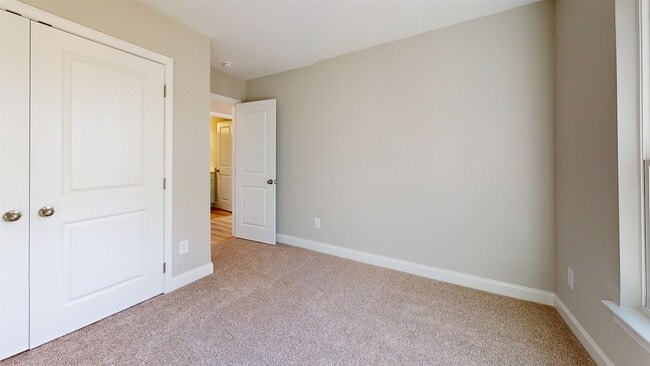 Building Photo - 1032 Moen Lp