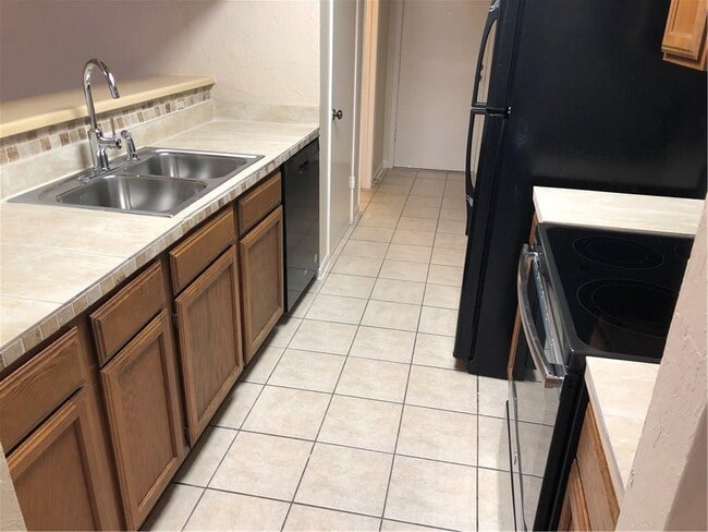 Building Photo - 13359 Water Oak Ln