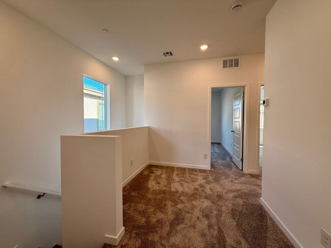 Building Photo - BRAND NEW 3 BED 2.5 BATH 2 CAR GARAGE SING...