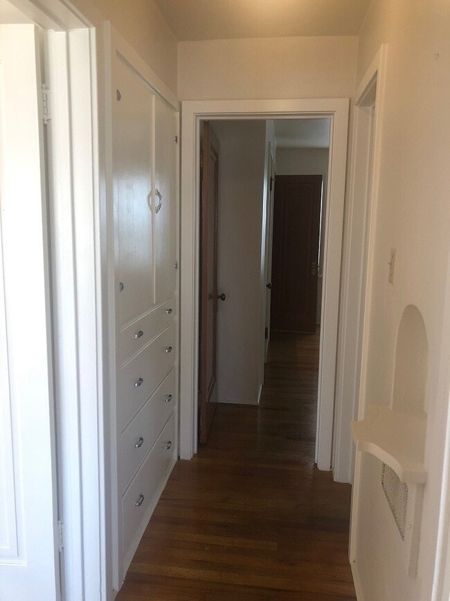 Building Photo - 513 3rd St