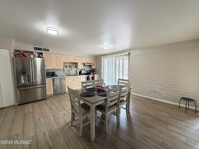 Building Photo - 8243 E Escalante Rd