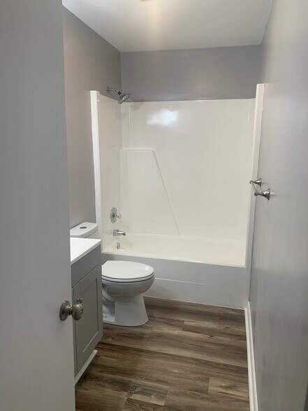 Hall Bath - 1256 Lee Stokes Rd