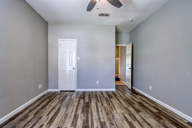 Building Photo - 317 Benjamin St