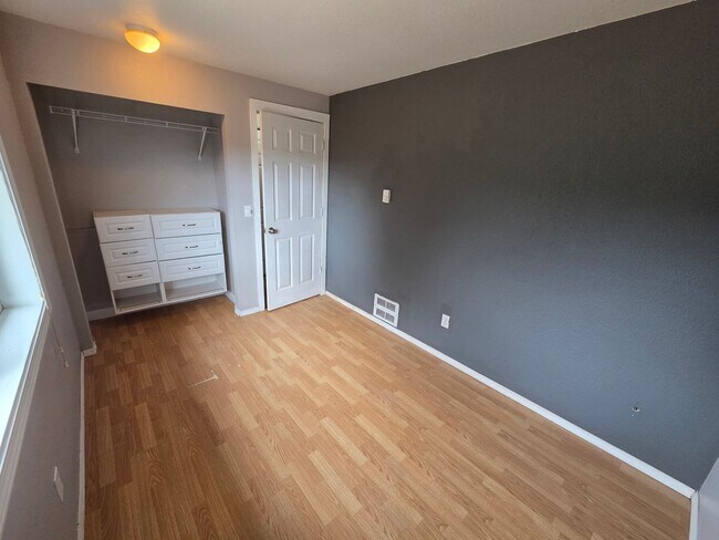 Building Photo - 4058 SE Empress Ct