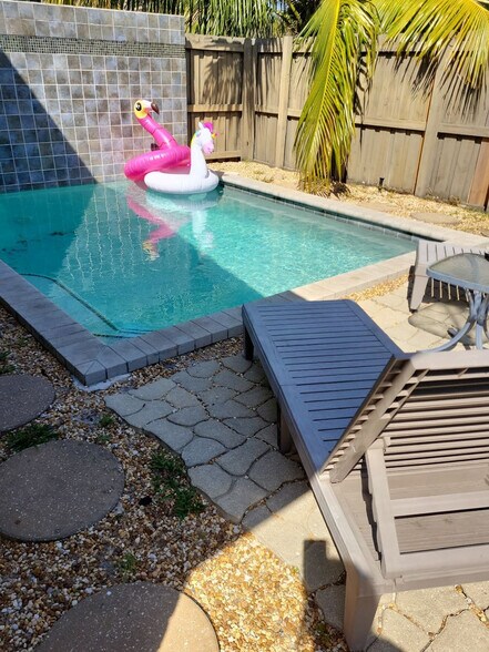 Building Photo - 2225 NE 14th Ave