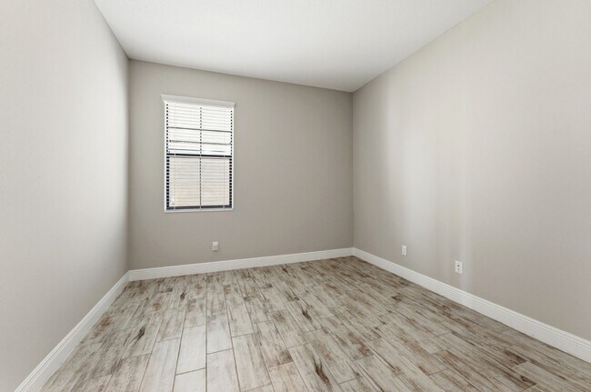 Building Photo - Absolutely Stunning 4 BR + LOFT + OFFICE/2.5 Bath/2 Car Garage home in Starkey Ranch!