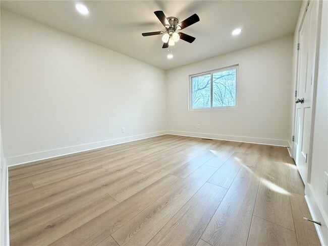 Building Photo - 14911 Dutchmans Dr