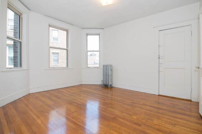 Building Photo - Check out this 1 bed 1 bath in Allston