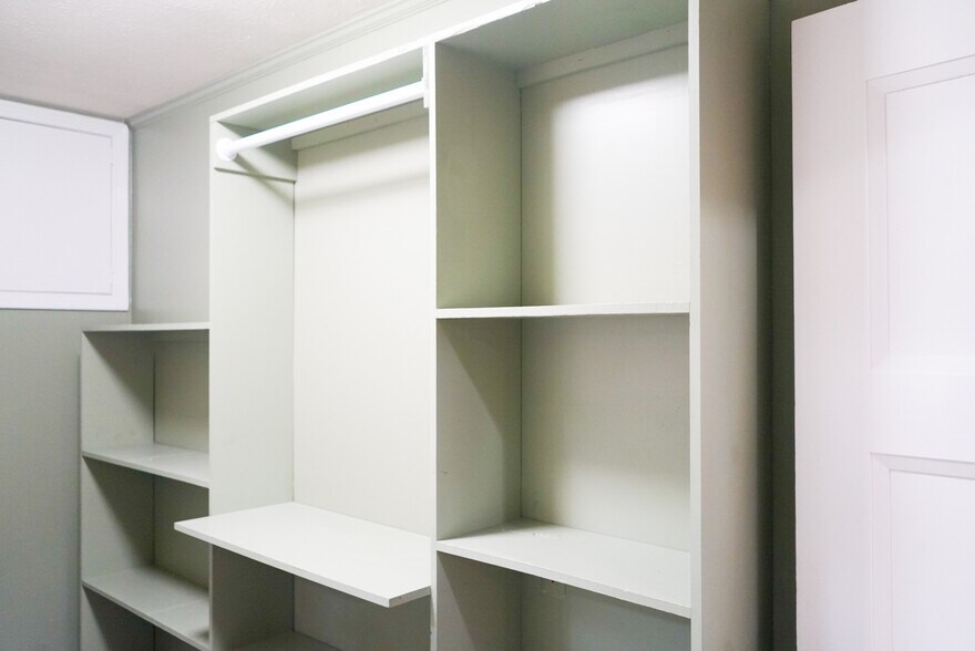Laundry room - 735 Fisk Rd