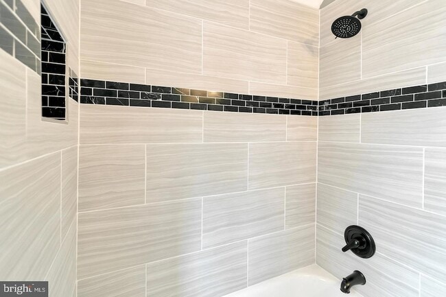 Building Photo - 6005 New Hampshire Ave NE