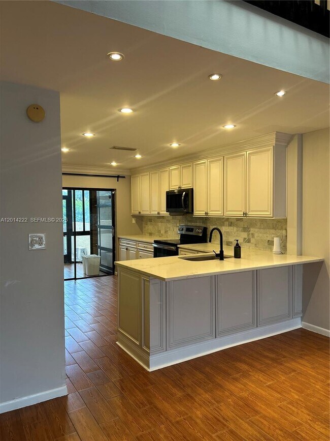 Building Photo - 8509 Shadow Ct