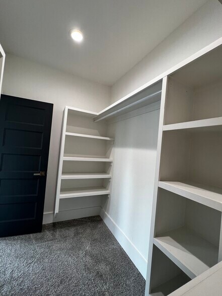 Building Photo - 1072 Zophi St