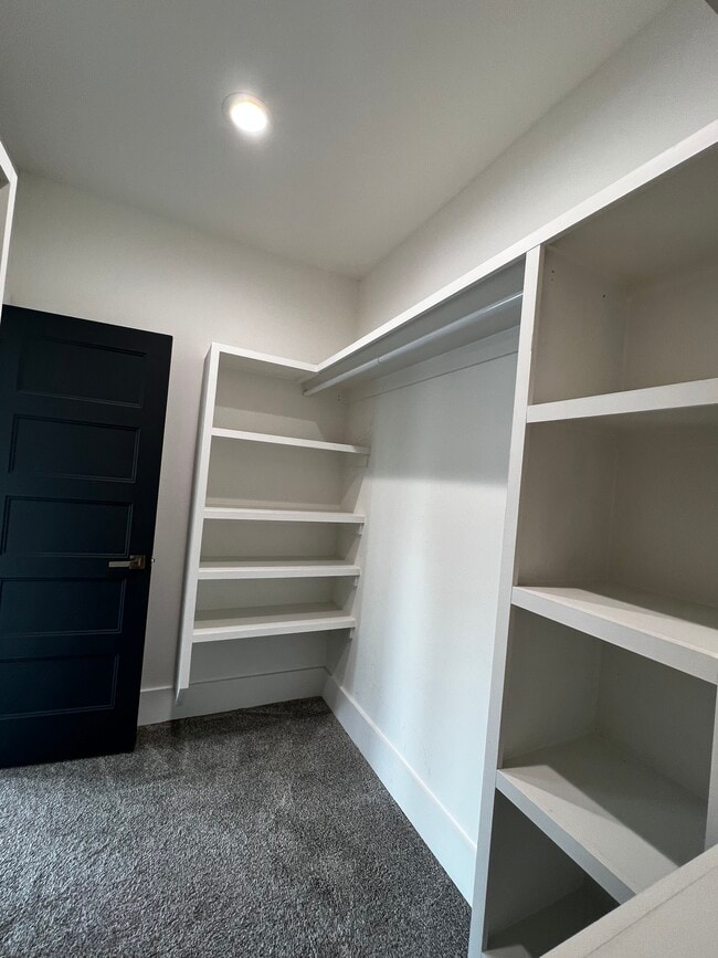 Building Photo - 1072 Zophi St