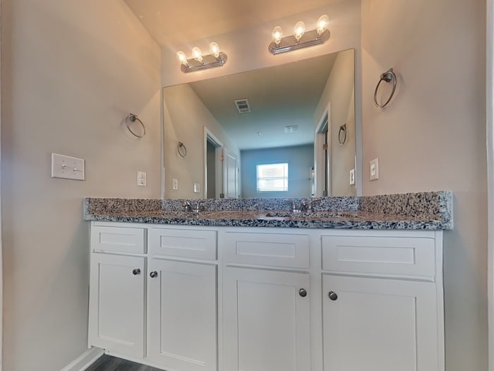 Building Photo - 1048 Wedgewood Ct NE