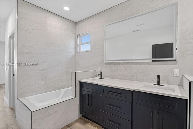 Building Photo - 710 Bedford Point Ave