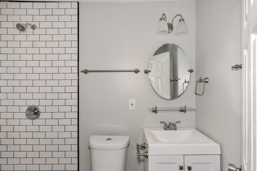 Building Photo - 2206 Walnut St SW