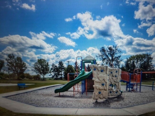 Building Photo - 9693 Edgeworth Dr