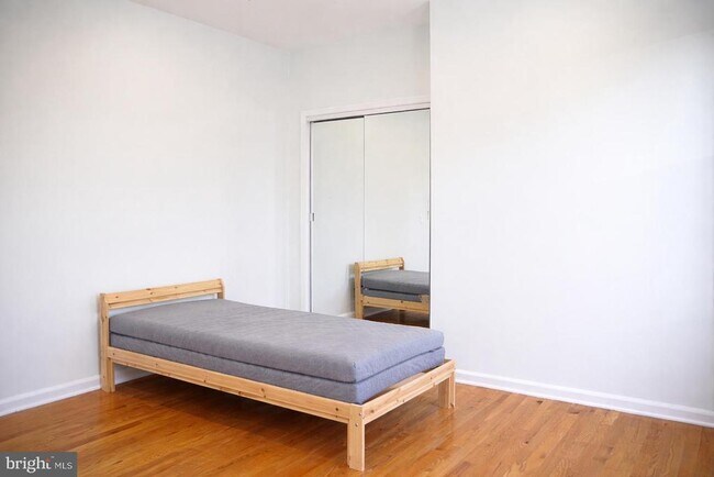 Building Photo - 1605 New Jersey Ave NW