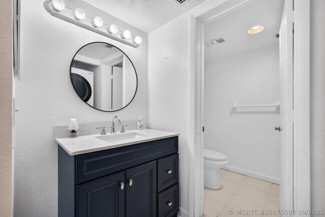 Building Photo - 1628 SE Green Acres Cir