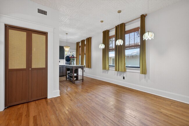 Building Photo - Stunning 4-bedroom home in Tampa! (Bonus room)