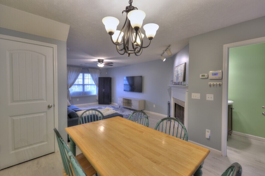 Building Photo - 589 Bradburn Village Cir